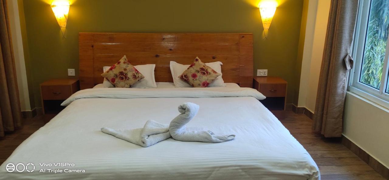 Hotel Hornbill Sauraha Extérieur photo