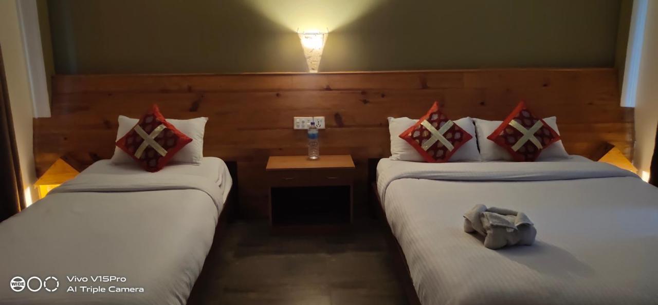 Hotel Hornbill Sauraha Extérieur photo