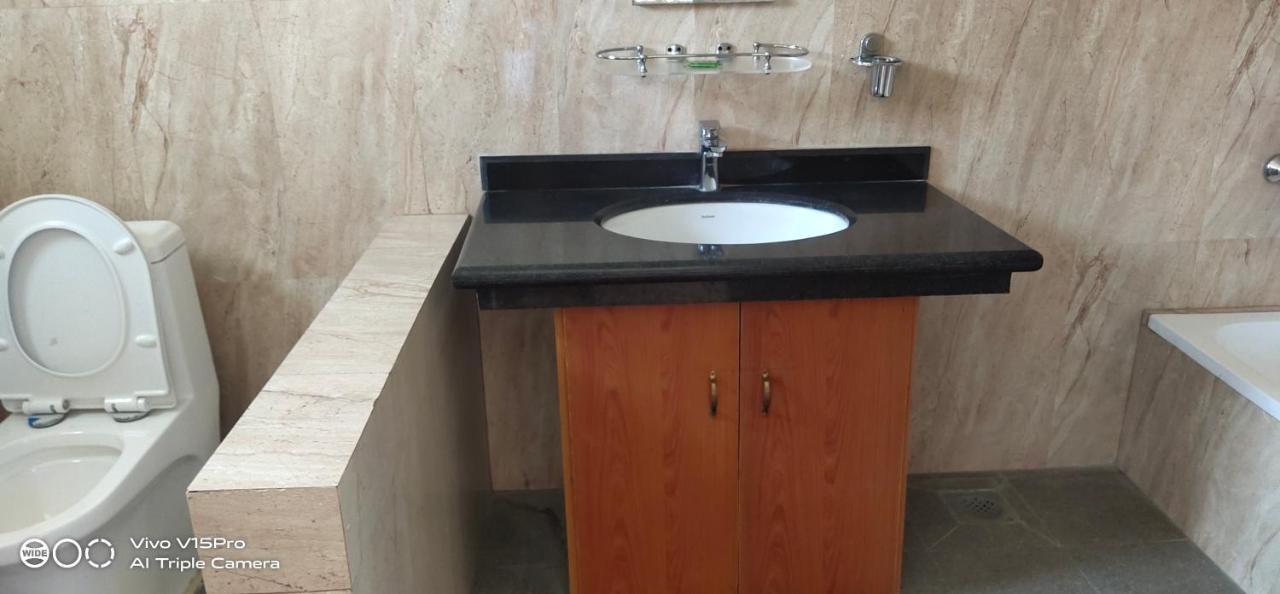 Hotel Hornbill Sauraha Extérieur photo