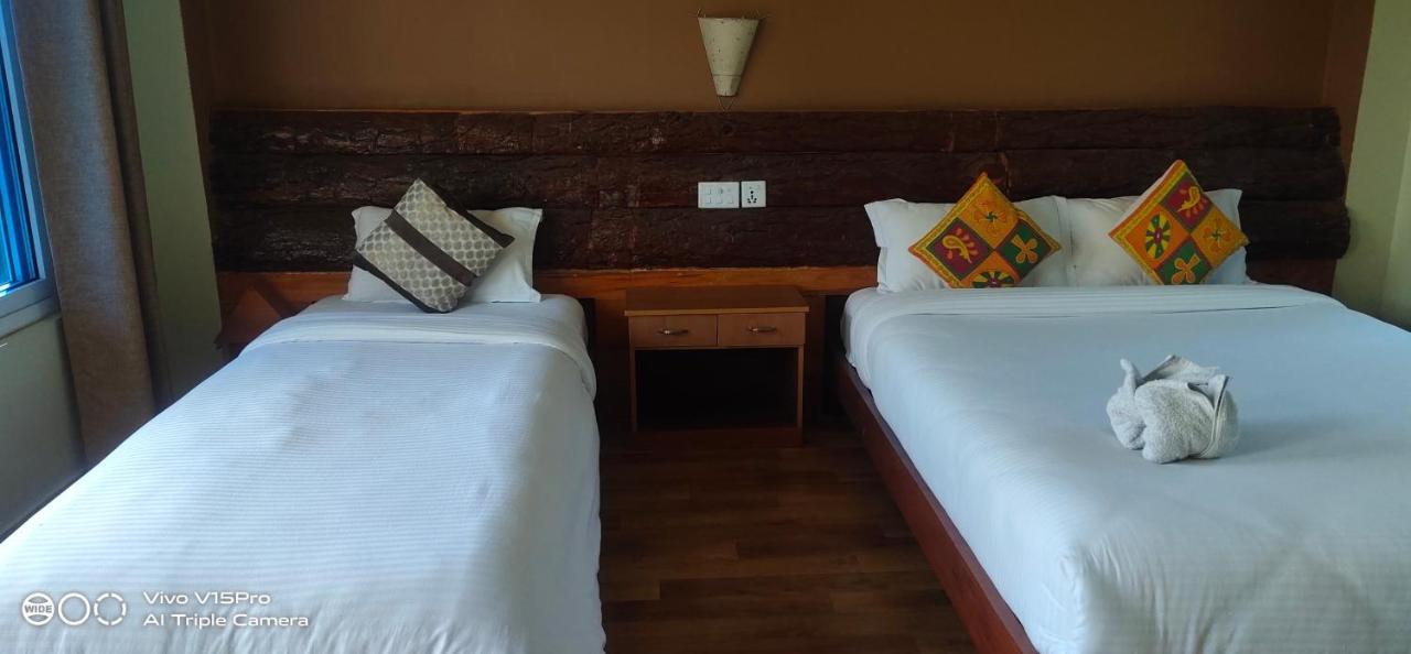 Hotel Hornbill Sauraha Extérieur photo