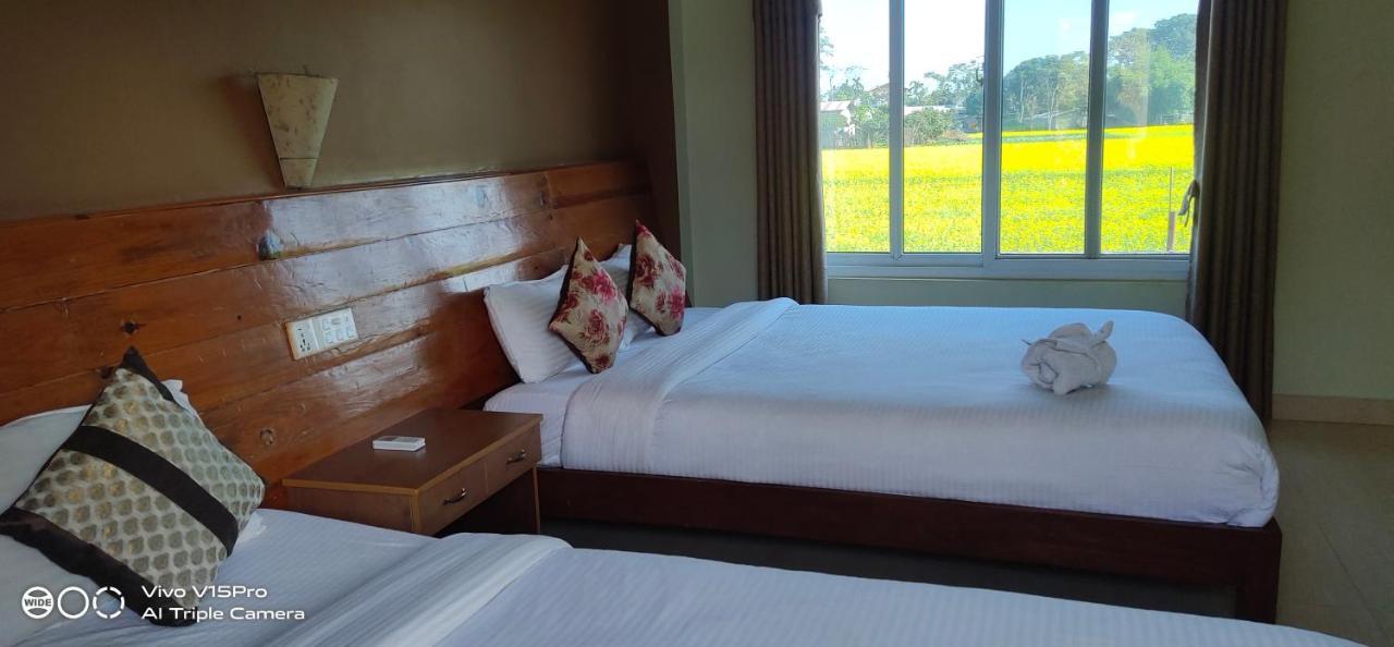 Hotel Hornbill Sauraha Extérieur photo
