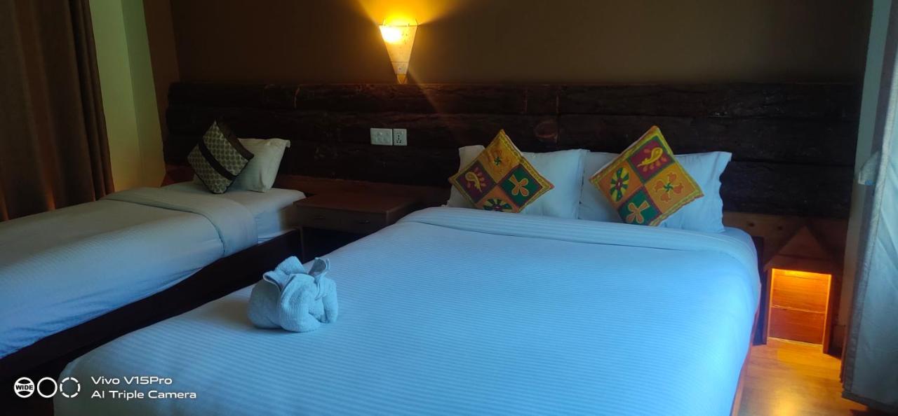 Hotel Hornbill Sauraha Extérieur photo