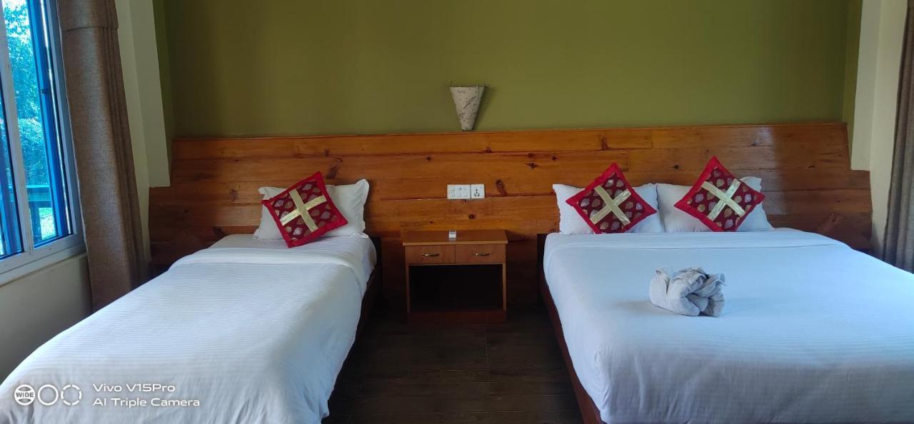 Hotel Hornbill Sauraha Extérieur photo