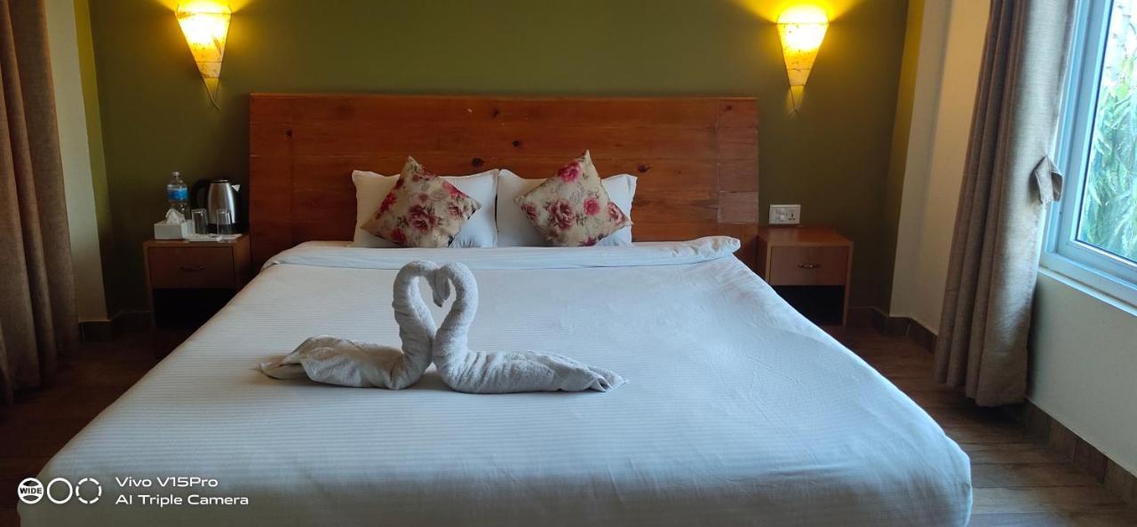 Hotel Hornbill Sauraha Extérieur photo