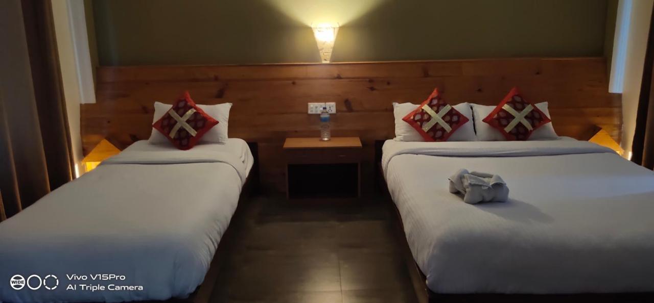 Hotel Hornbill Sauraha Extérieur photo