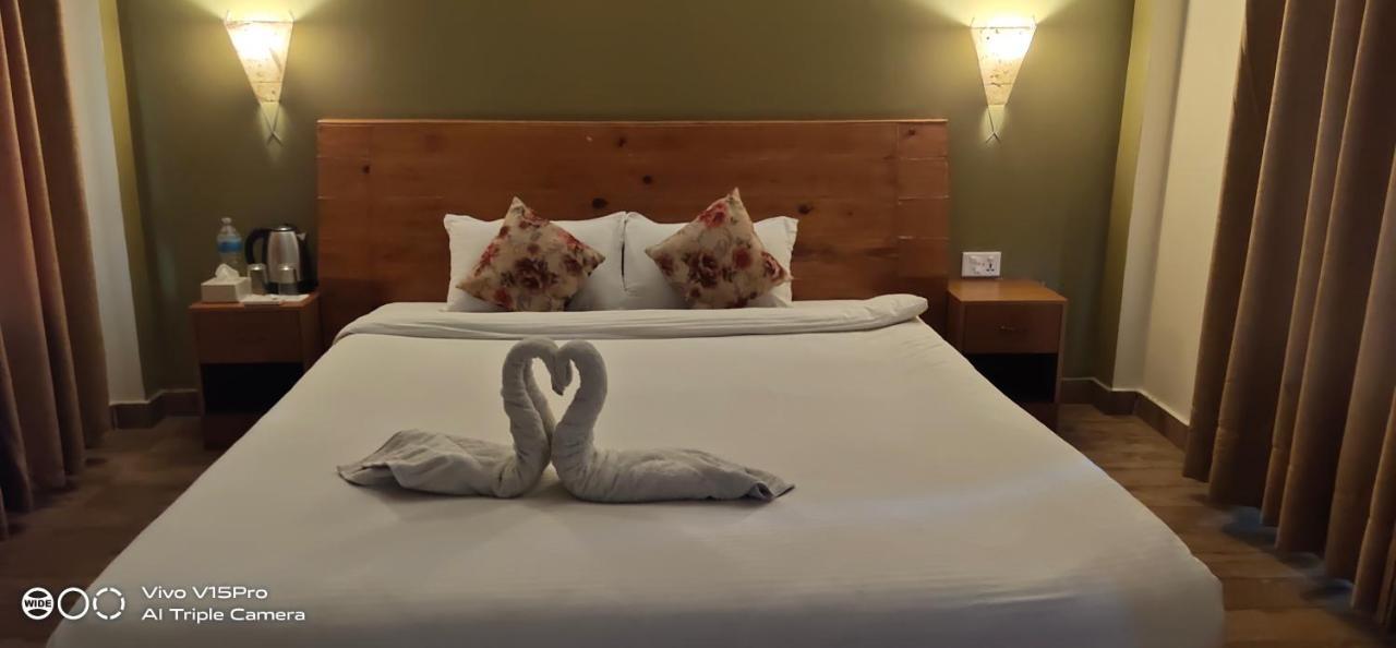 Hotel Hornbill Sauraha Extérieur photo