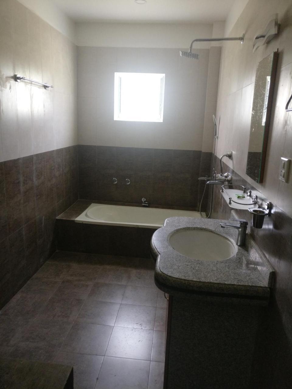 Hotel Hornbill Sauraha Extérieur photo