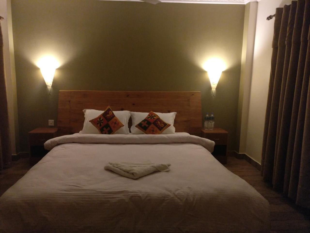 Hotel Hornbill Sauraha Extérieur photo