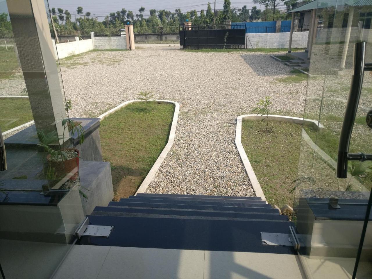 Hotel Hornbill Sauraha Extérieur photo