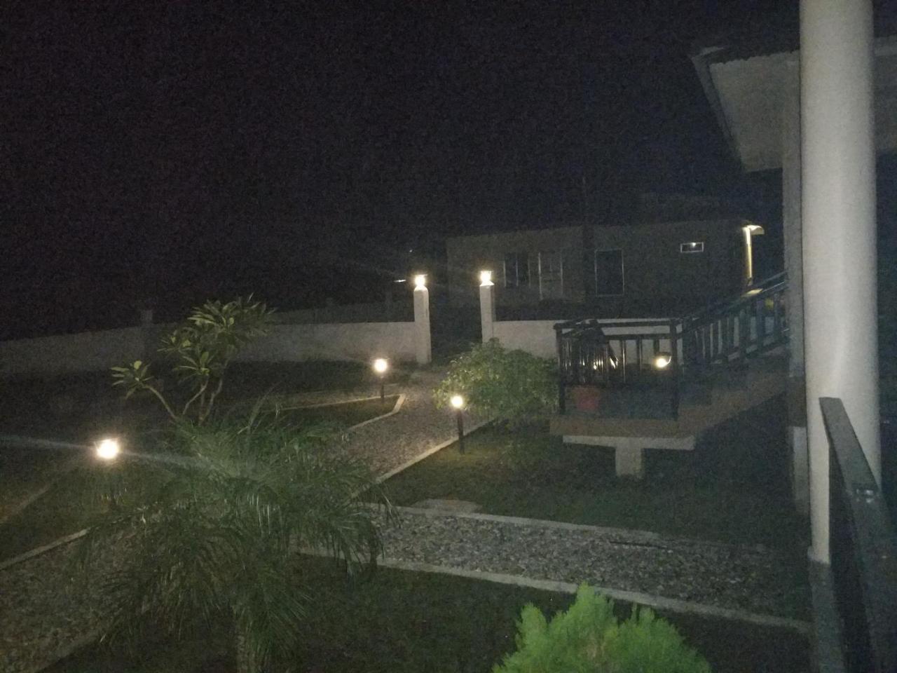 Hotel Hornbill Sauraha Extérieur photo