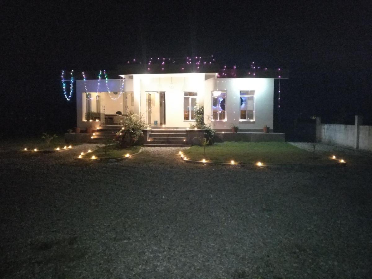 Hotel Hornbill Sauraha Extérieur photo