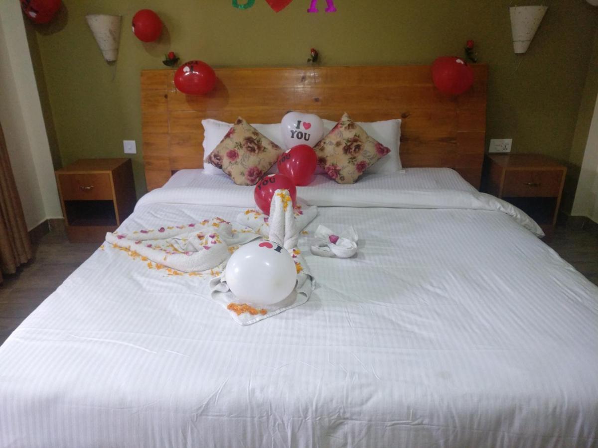 Hotel Hornbill Sauraha Extérieur photo